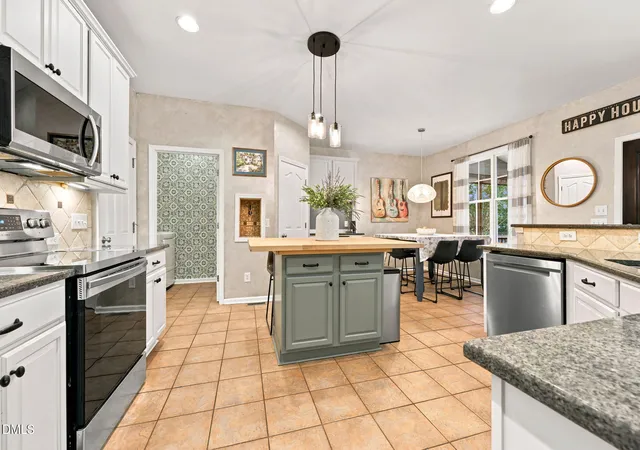 Photo 4 of Single family home for sale at 9041 Linslade Way, Wake Forest, NC 27587 | MLS# 10182988 | Listing updated on 2026-08-28