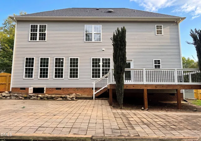 Photo 4 of Sale Pending at 225 Sarazen Dr, Clayton, NC 27527 | MLS# 10181190 | Listing updated on 2026-09-16