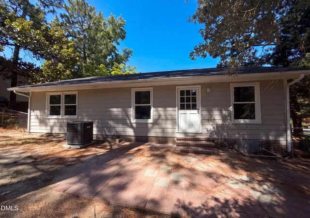 Photo 4 of Single family home for sale at 5314 Westminster Dr, Fayetteville, NC 28311 | MLS# 10181197 | Listing updated on 2026-09-23