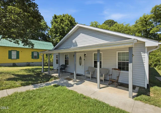 Photo 2 of Single family home for sale at 401 S Ireland St, Burlington, NC 27217 | MLS# 10181211 | Listing updated on 2026-09-10
