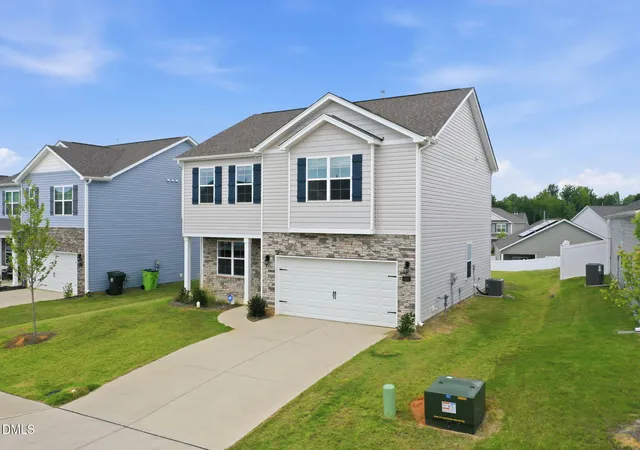 Photo 3 of Single family home for sale at 1420 Carisbrooke Dr, Mebane, NC 27302 | MLS# 10181273 | Listing updated on 2026-09-18