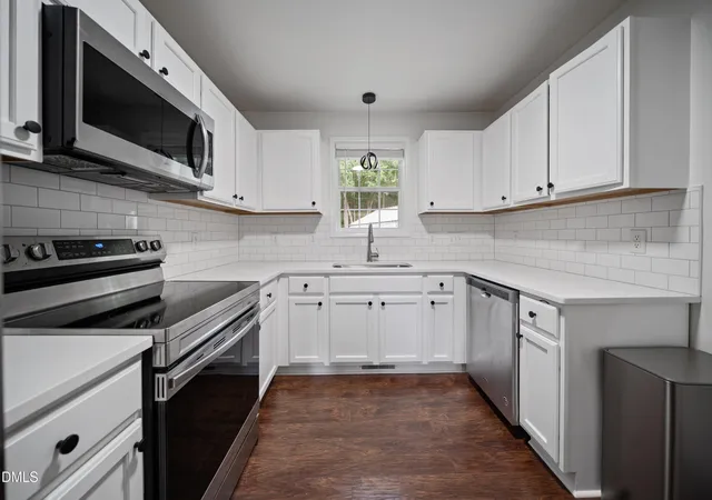 Photo 3 of Sale Pending at 909 Amber Acres Ln, Knightdale, NC 27545 | MLS# 10181446 | Listing updated on 2026-08-03