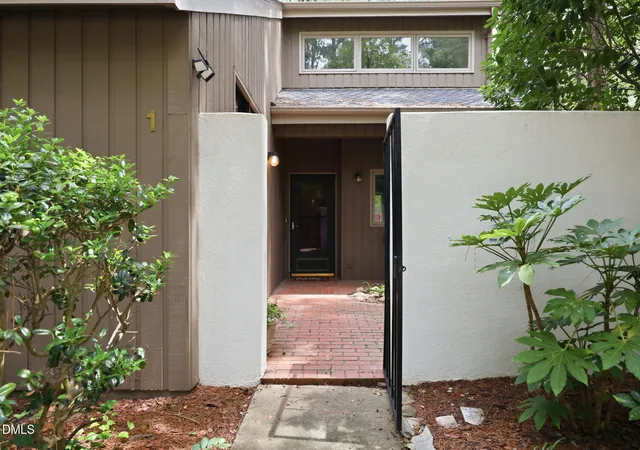 3rd image of 1 Banstead Pl, Chapel Hill, NC 27517 | MLS# 10188018