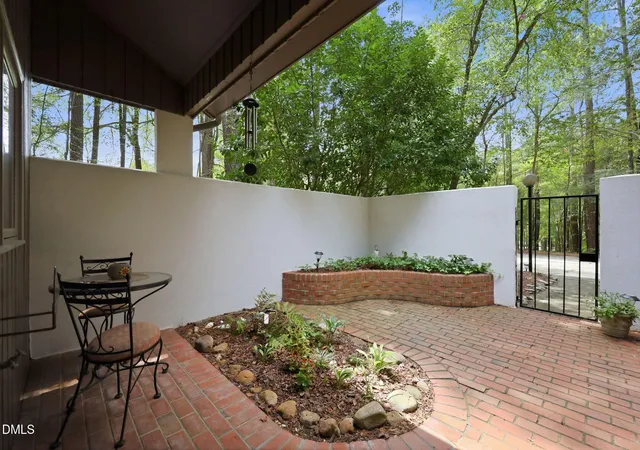 4th image of 1 Banstead Pl, Chapel Hill, NC 27517 | MLS# 10188018