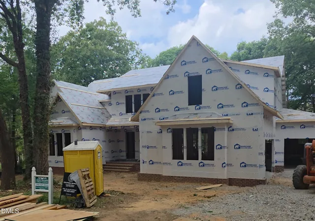 Photo 2 of Sale Pending at 6804 Garrison Ct, Raleigh, NC 27612 | MLS# 10181279 | Listing updated on 2026-07-21