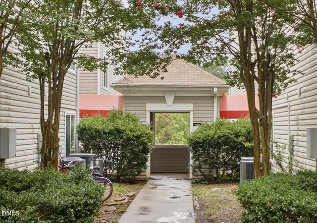 Listing Photo 5 - Condo for sale in building located at 1231 University Ct, Raleigh, NC 27606 - Unit #304
