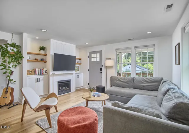 Photo 3 of Sale Pending at 1201 Ivy St, Durham, NC 27701 | MLS# 10185714 | Listing updated on 2026-08-17