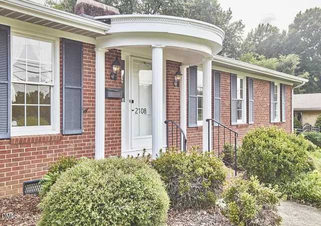 Photo 3 of Single family home for sale at 2108 Edgewood Ave, Burlington, NC 27215 | MLS# 10183439 | Listing updated on 2026-08-21