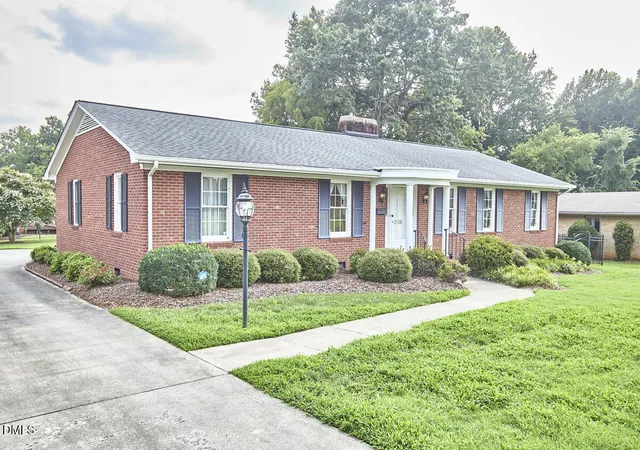 Photo 3 of Single family home for sale at 2108 Edgewood Ave, Burlington, NC 27215 | MLS# 10183439 | Listing updated on 2026-08-21