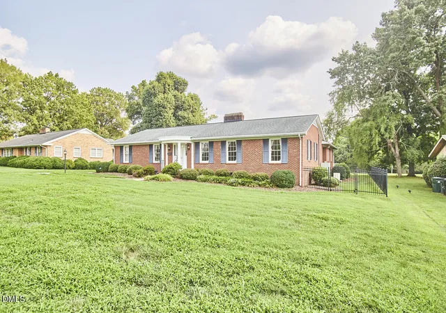 Photo 4 of Single family home for sale at 2108 Edgewood Ave, Burlington, NC 27215 | MLS# 10183439 | Listing updated on 2026-08-21