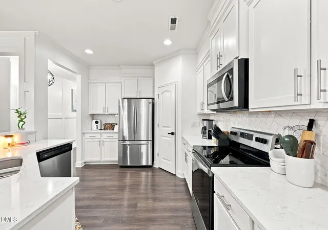 Photo 4 of Single family home for sale at 859 Royal Oak Ln, Mebane, NC 27302 | MLS# 10182717 | Listing updated on 2026-10-04