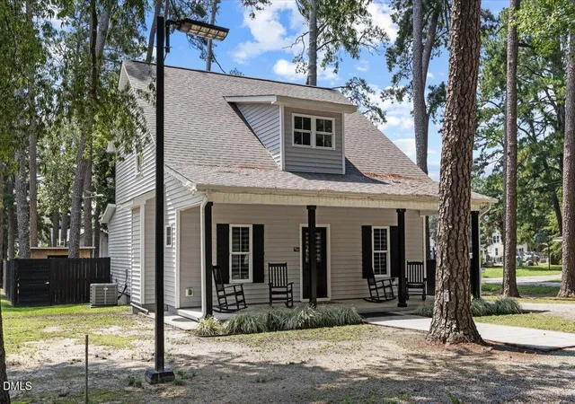 Photo 1 of Single family home for sale at 206 S Darden St, Kenly, NC 27542 | MLS# 10183939 | Listing updated on 2026-09-05
