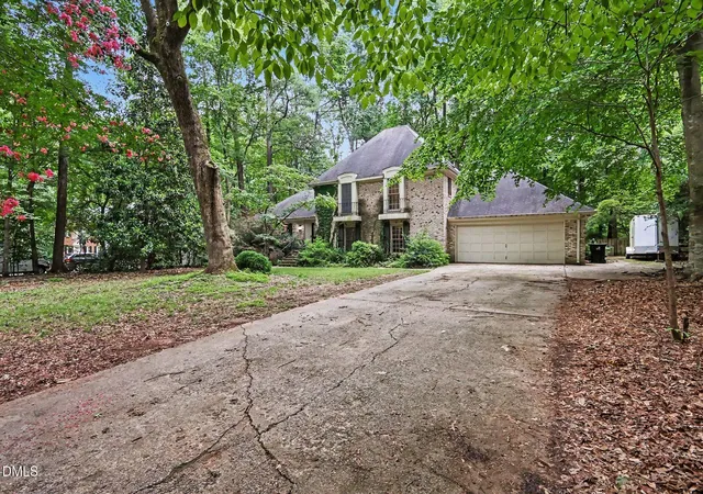 Photo 3 of Sale Pending at 8804 N View Ct, Raleigh, NC 27613 | MLS# 10183630 | Listing updated on 2026-07-31