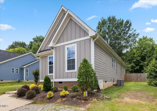 Photo 5 of Single family home for sale at 408 S Main St, Franklinton, NC 27525 | MLS# 10181371 | Listing updated on 2026-07-21