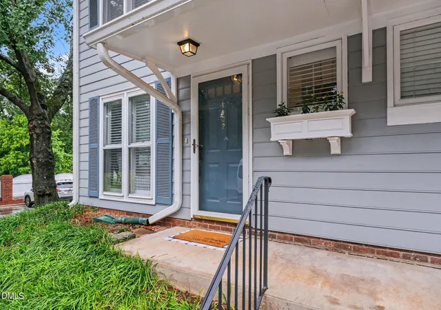 2nd image of 1402 Barton Pl Dr, Raleigh, NC 27608 | MLS# 10182221