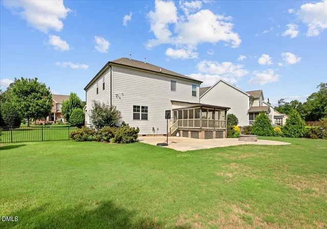 Photo 3 of Single family home for sale at 2524 Thorngrove Ct, Fayetteville, NC 28303 | MLS# 10181463 | Listing updated on 2026-09-27