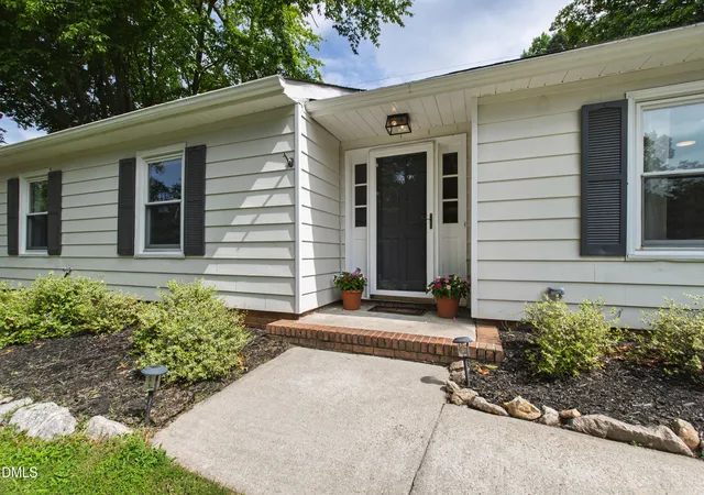 2nd image of 709 Dawnwood Ct, Raleigh, NC 27609 | MLS# 10185449