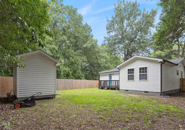 Photo 4 of Single family home for sale at 1209 Massey St, Smithfield, NC 27577 | MLS# 10181940 | Listing updated on 2026-09-11