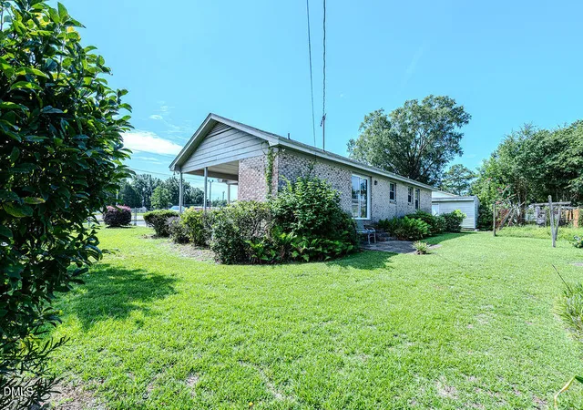 Photo 3 of Sale Pending at 306 S Brevard St, Selma, NC 27576 | MLS# 10186267 | Listing updated on 2026-09-08