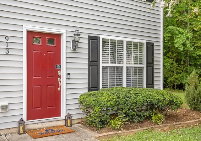 Photo 3 of Sale Pending at 913 Woodgreen Dr, Durham, NC 27704 | MLS# 10182400 | Listing updated on 2026-10-06