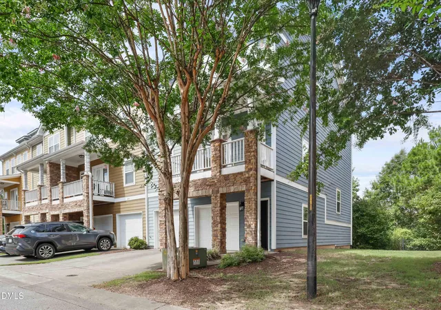 Photo 4 of Townhouse for sale at 892 Queen City Crescent, Apex, NC 27523 | MLS# 10182192 | Listing updated on 2026-07-24