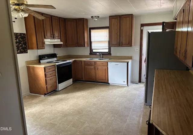 Photo 5 of Sale Pending at 7941 Overhills Rd, Spring Lake, NC 28390 | MLS# 10181494 | Listing updated on 2026-09-02