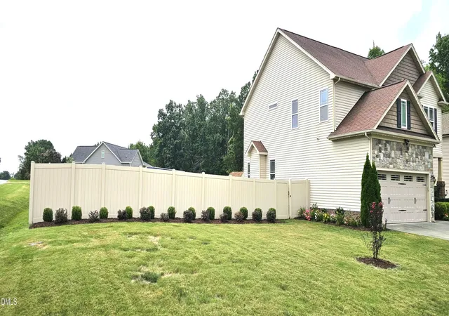 Photo 4 of Single family home for sale at 15 Brushwood Ct, Youngsville, NC 27596 | MLS# 10184539 | Listing updated on 2026-09-22