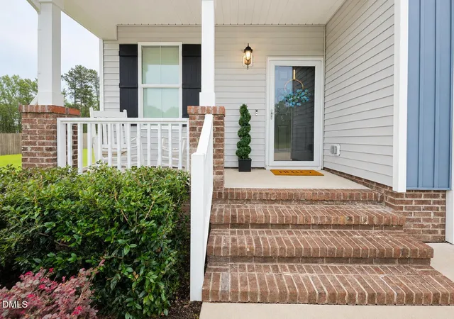 Photo 4 of Single family home for sale at 142 Greenhouse St, Zebulon, NC 27597 | MLS# 10181638 | Listing updated on 2026-09-18