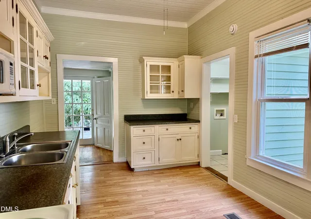 3rd image of 511 N Greensboro St, Carrboro, NC 27510 | MLS# 10187769