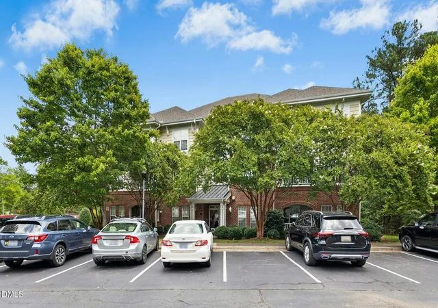 2nd image of 613 Ives Ct, Chapel Hill, NC 27514 | MLS# 10181854