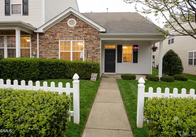 Townhouse for sale at 8227 Belneath Ct, Raleigh, NC 27613 | MLS# 10189046