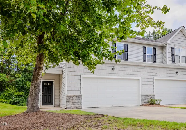 Photo 2 of Townhouse for sale at 633 Woodson Dr, Clayton, NC 27527 | MLS# 10182046 | Listing updated on 2026-08-27