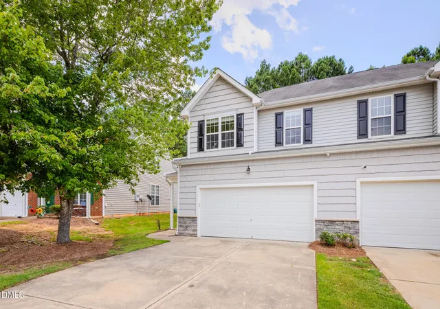 Photo 3 of Townhouse for sale at 633 Woodson Dr, Clayton, NC 27527 | MLS# 10182046 | Listing updated on 2026-08-27