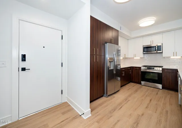 2nd image of 615 W Peace St #306, Raleigh, NC 27605 | MLS# 10181640