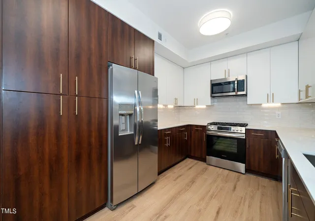 3rd image of 615 W Peace St #306, Raleigh, NC 27605 | MLS# 10181640