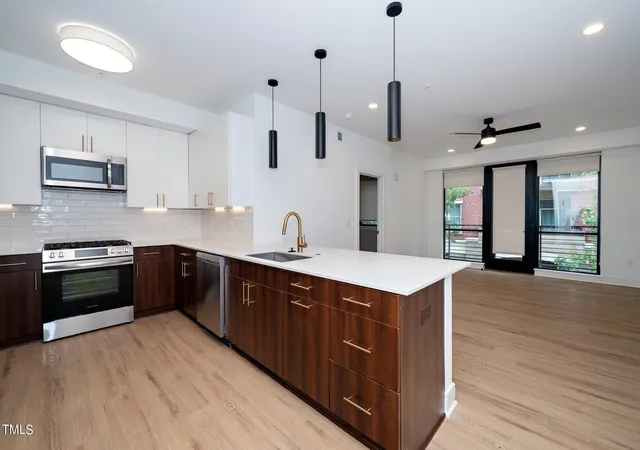 4th image of 615 W Peace St #306, Raleigh, NC 27605 | MLS# 10181640