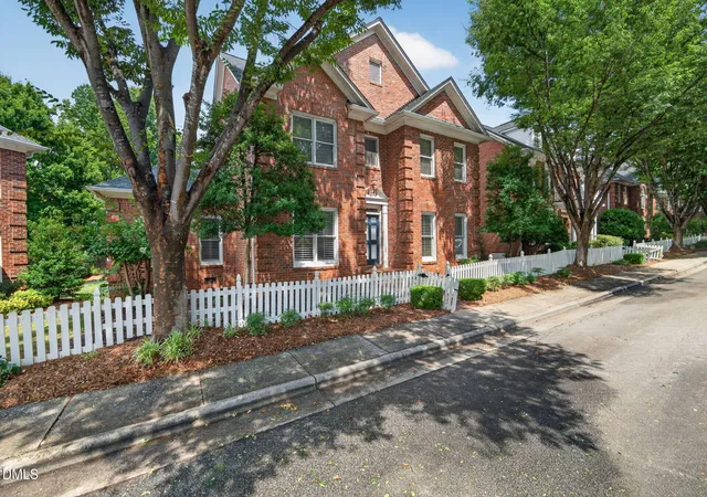 2nd image of 14 Checkerberry Sq, Greensboro, NC 27455 | MLS# 10181931