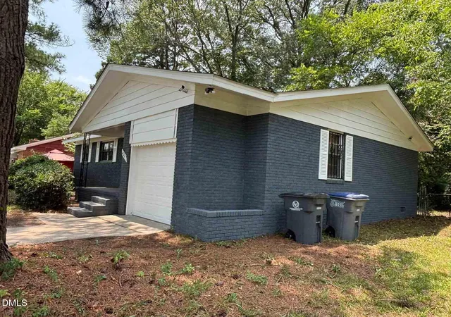 Photo 3 of Single family home for sale at 932 S Grace St, Rocky Mount, NC 27803 | MLS# 10181680 | Listing updated on 2026-08-05