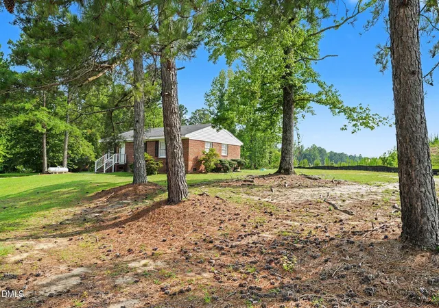 Photo 4 of Single family home for sale at 125 Surry Dr, Nashville, NC 27856 | MLS# 10181885 | Listing updated on 2026-09-18