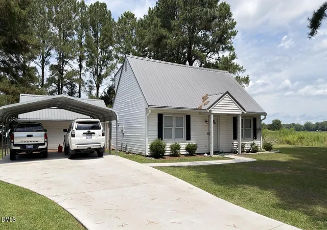 Photo 2 of Single family home for sale at 2704 Stoneybrook Rd, Farmville, NC 27828 | MLS# 10182460 | Listing updated on 2026-08-12