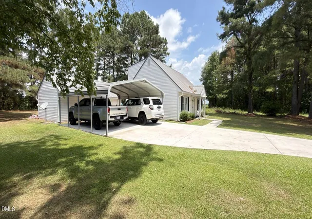 Photo 3 of Single family home for sale at 2704 Stoneybrook Rd, Farmville, NC 27828 | MLS# 10182460 | Listing updated on 2026-08-12