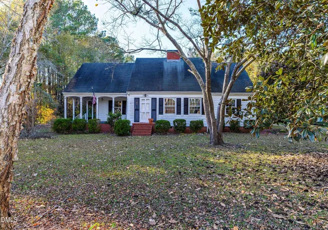 Photo 2 of Single family home for sale at 705 Wilsons Mills Rd, Smithfield, NC 27577 | MLS# 10181704 | Listing updated on 2026-07-22