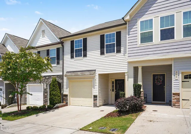 Photo 3 of Townhouse for sale at 270 E Porthaven Way, Clayton, NC 27527 | MLS# 10181725 | Listing updated on 2026-09-10