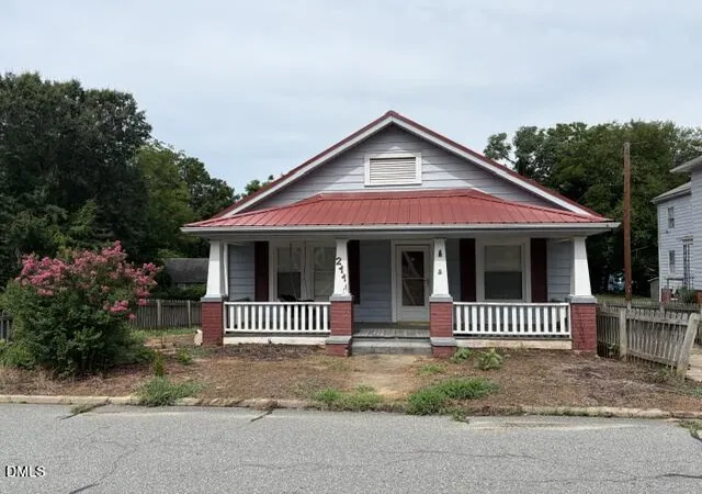 Photo 1 of Single family home for sale at 211 Tarpley St, Burlington, NC 27215 | MLS# 10181713 | Listing updated on 2026-09-09