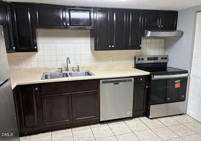 2nd image of 500 Umstead Dr, Chapel Hill, NC 27516