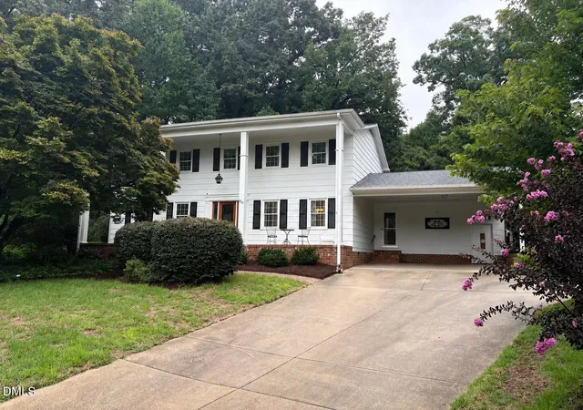 Photo 1 of Single family home for sale at 911 Emory Ln, Raleigh, NC 27609 | MLS# 10181913 | Listing updated on 2026-09-09