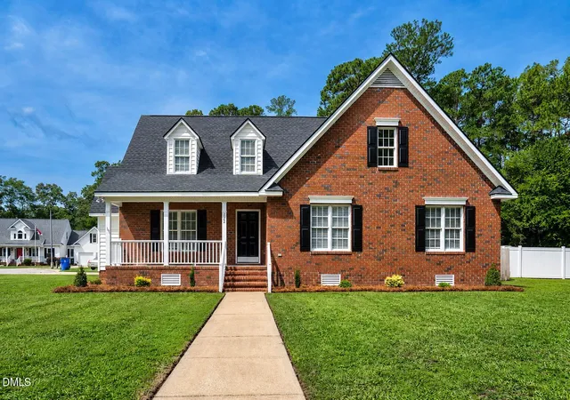 Photo 2 of Single family home for sale at 222 Woodfield Dr, Nashville, NC 27856 | MLS# 10181988 | Listing updated on 2026-09-18