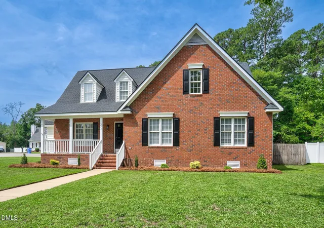 Photo 3 of Single family home for sale at 222 Woodfield Dr, Nashville, NC 27856 | MLS# 10181988 | Listing updated on 2026-09-18