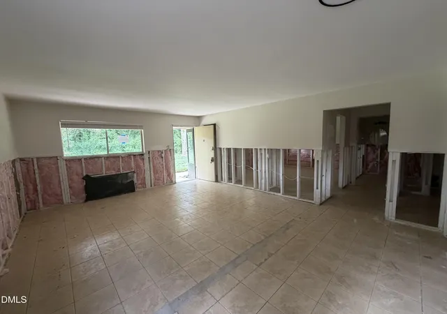 Photo 4 of House for sale at 130 S Estes Dr #Apt B7, Chapel Hill, NC 27514 | MLS# 10182091 | Listing updated on 2026-09-06