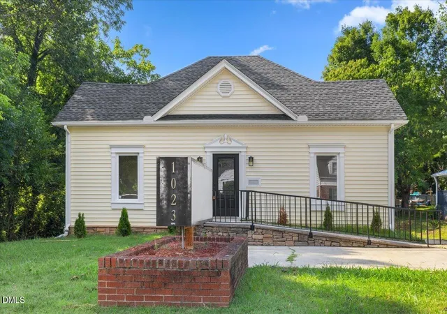 Photo 3 of Single family home for sale at 1023 S Main St, Burlington, NC 27215 | MLS# 10182135 | Listing updated on 2026-08-19